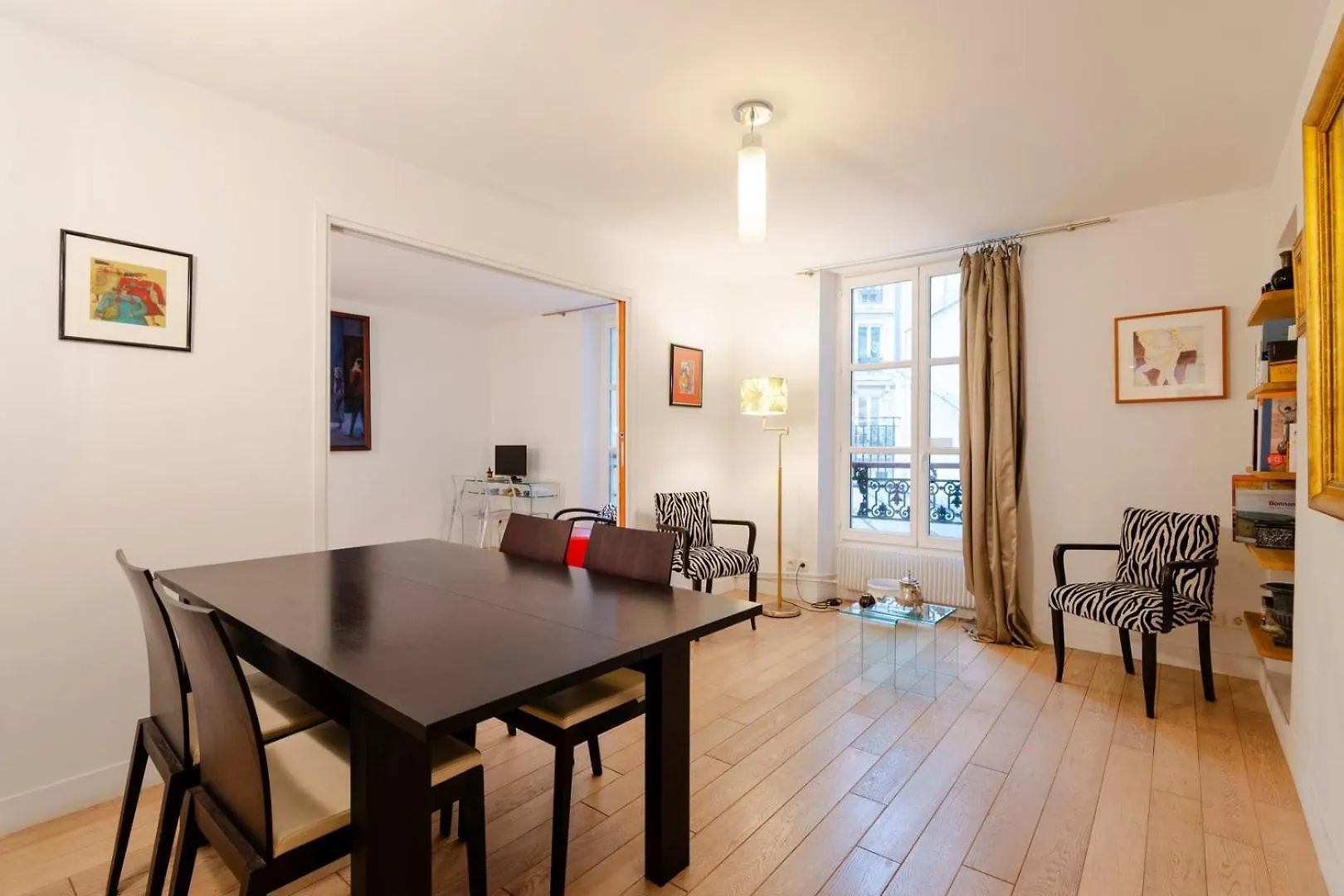Charming Canal Saint-Martin location