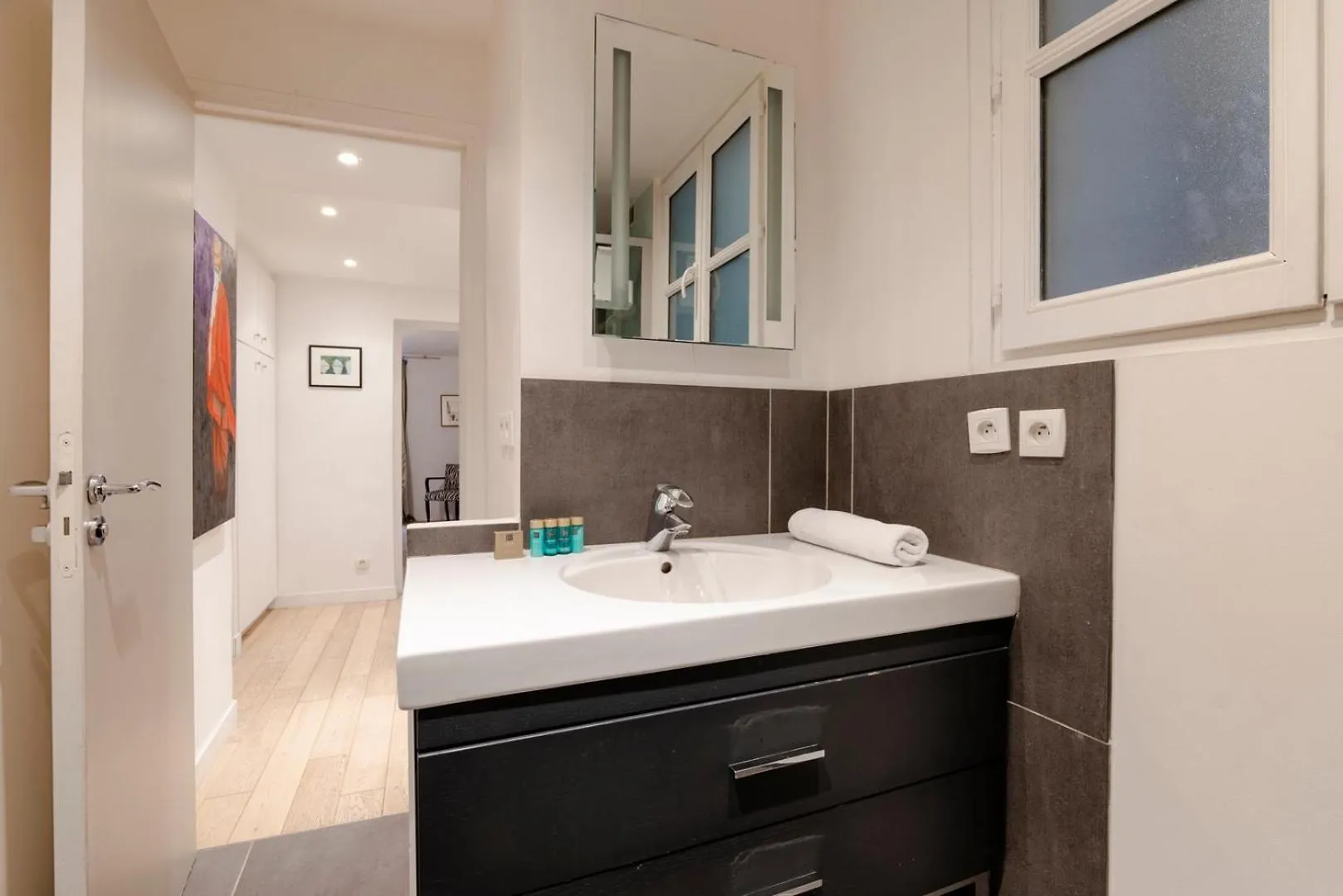 Apartment Charming Canal Saint-Martin Paris